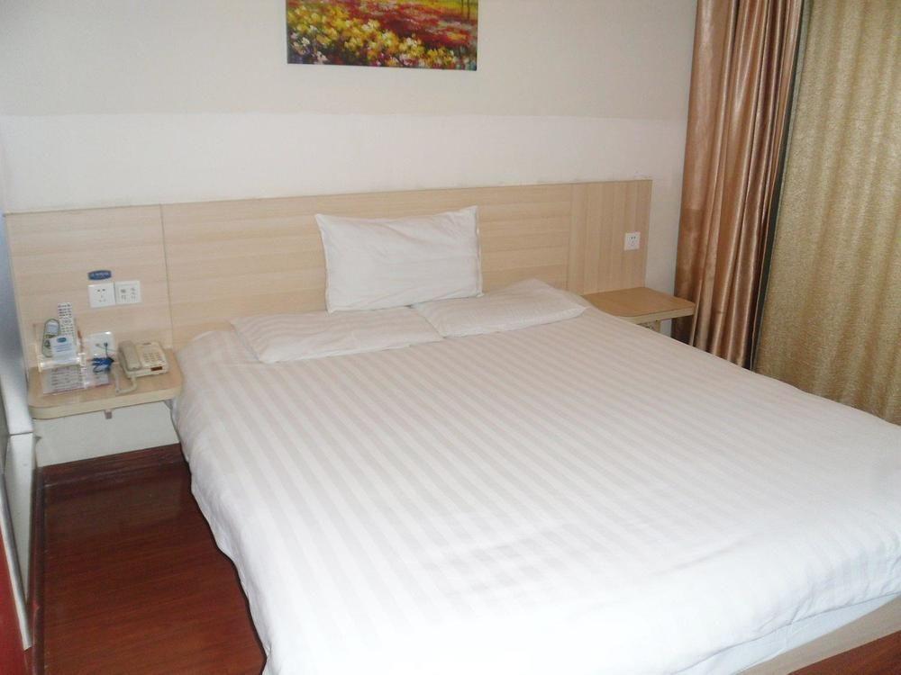 Hanting Express Shanghai Middle Sichuan Road Exterior foto